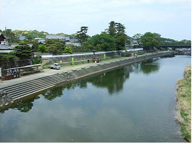 伊勢の清流　御裳濯川
