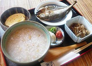 ＜7月＞もち麦粥
